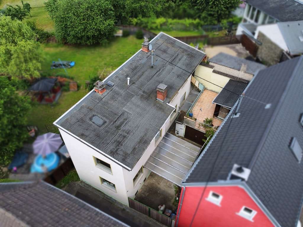Immobilie in Neuwied - Einfamilienhaus mit Innenhof und Garage in Heimbach - Bild 0