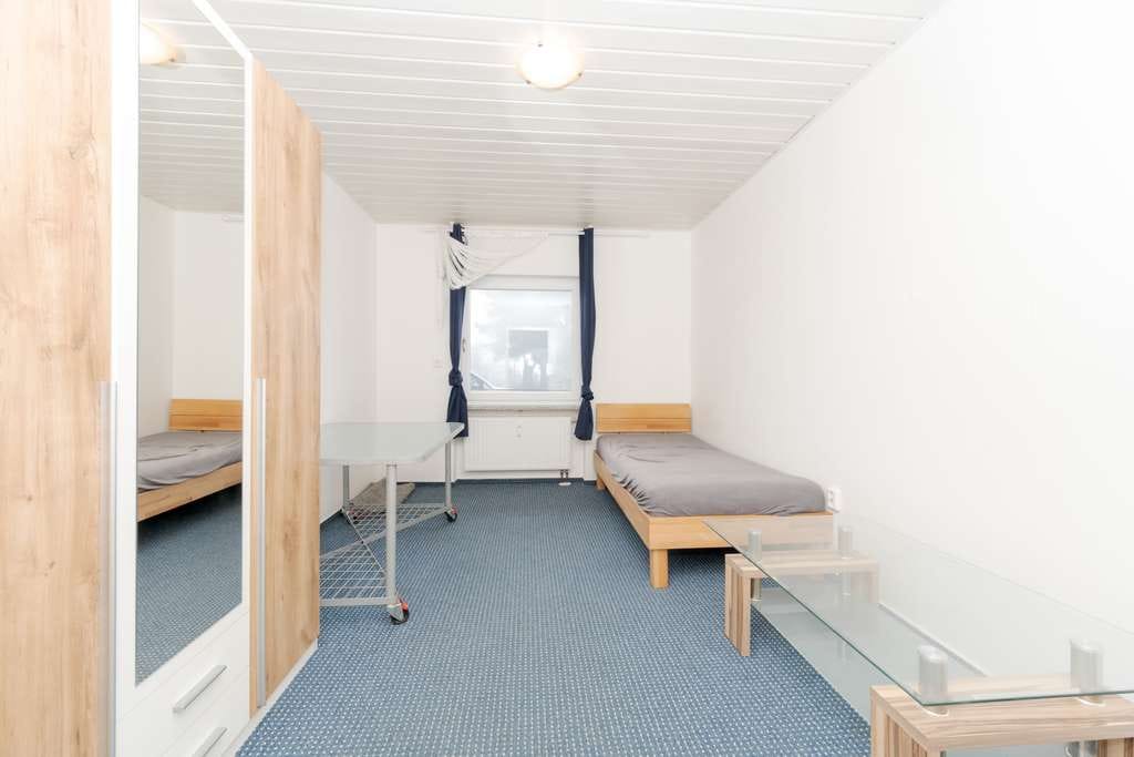 Immobilie in Mitterfels - Mehrfamilienhaus auf großzügigem Grundstück mit Ausbaumöglichkeit in Mitterfels - Bild 3