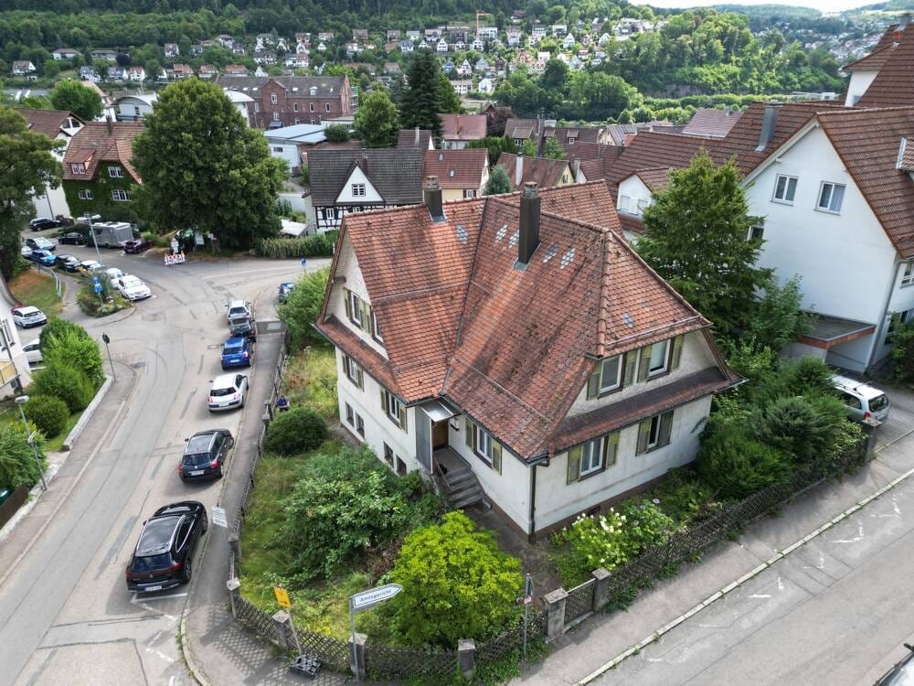 Immobilie in Calw - Sanierungsbedürftiges Mehrfamilienhaus in toller Lage von Calw zu verkaufen! - Bild 0