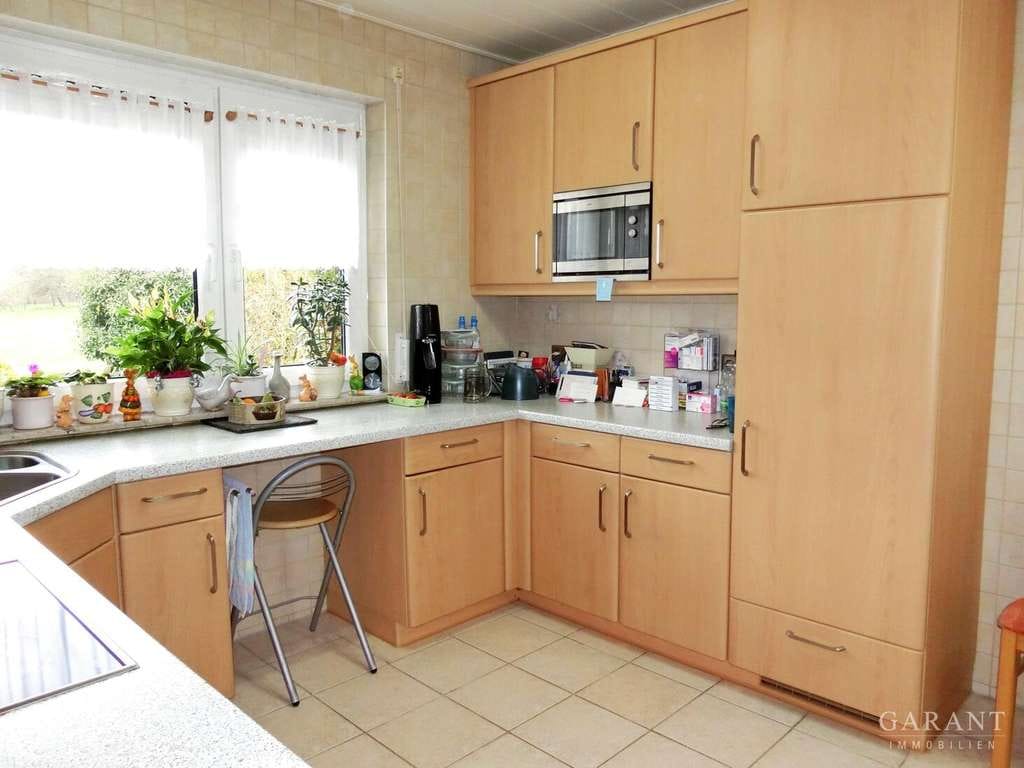 Immobilie in Frickenhausen - Ein Haus zum Wohlfühlen mit Wintergarten, Balkon und separater Garage - Bild 2