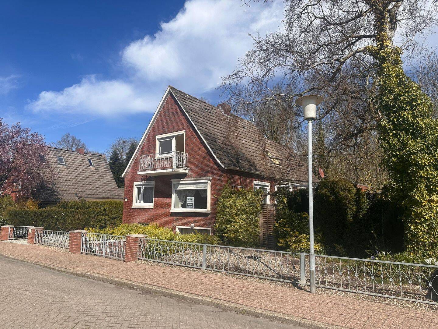 Immobilie in Hinte - Freistehendes Einfamilienhaus auf Eigentumsgrundstück in Hinte, Nähe Greetsiel zu verkaufen!  - Bild 0