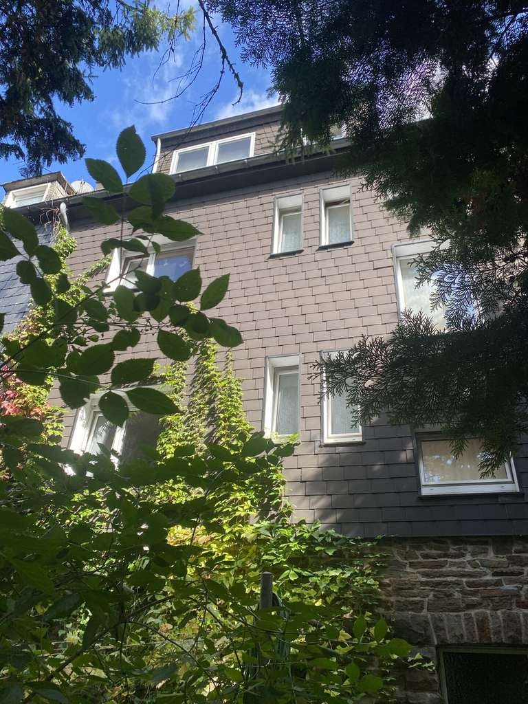 Immobilie in Velbert - Solides Reiheneckhaus mit 3 Wohneinheiten und großem Garten - Bild 0