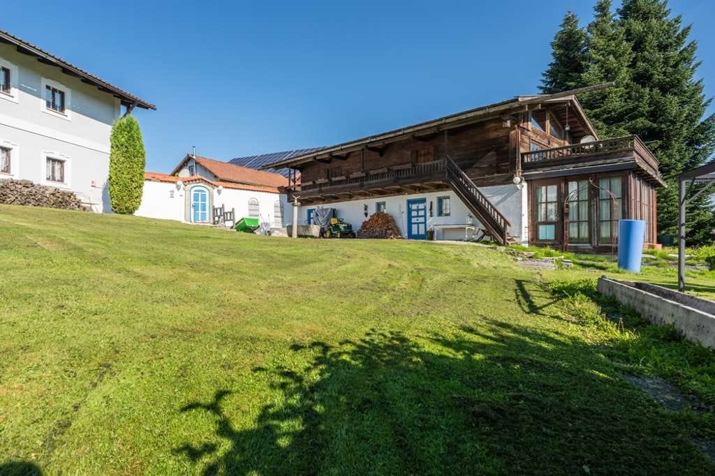 Immobilie in Büchlberg - Exklusives Anwesen mit Gästehaus, Pool und Panoramablick – Ihr Rückzugsort im Bayerischen Wald - Bild 3
