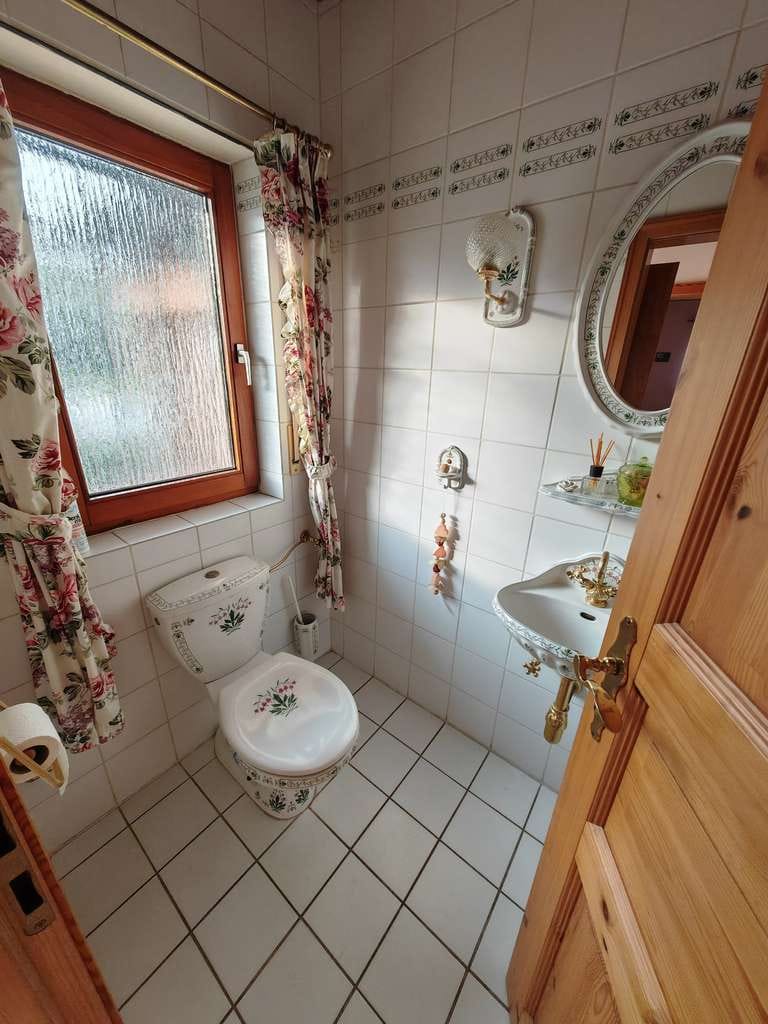 Immobilie in Pfedelbach - Schönes EFH in Untersteinbach: 220 m², Wintergarten, Kaminofen & Sauna – optionales Baugrundstück - Bild 2