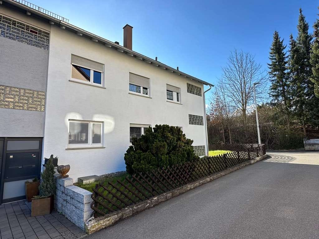 Immobilie in Ehningen - Gut vermietetes 3 Familienhaus Provisionsfrei zu verkaufen. - Bild 1