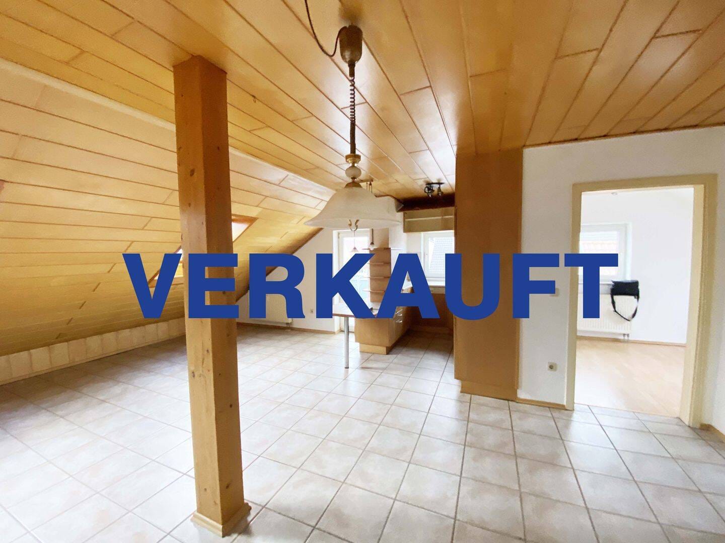 Immobilie in Orsingen-Nenzingen - VERKAUFT Charmante 3-Zimmer-Dachgeschosswohnung mit zwei Balkonen und Gartenblick in Orsingen-Nenzingen - Bild 0