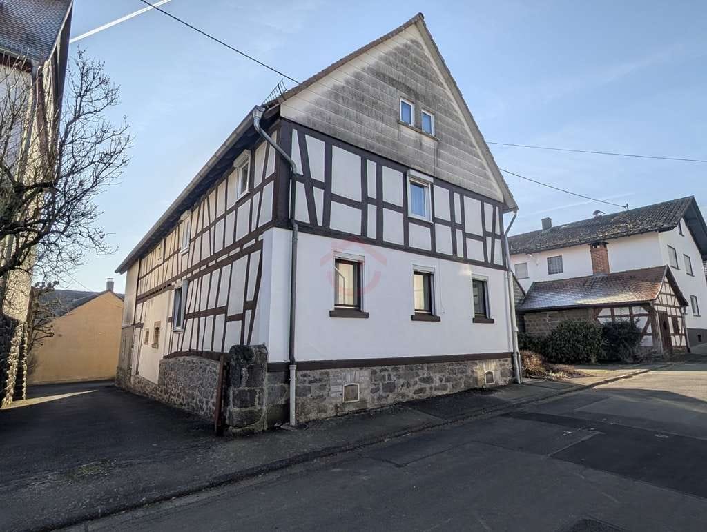 Immobilie in Grünberg - Historisches Fachwerk-Hofgut (1815) mit riesigen Scheunen, Werkstatt und Obstgarten in OT Grünberg! - Bild 1