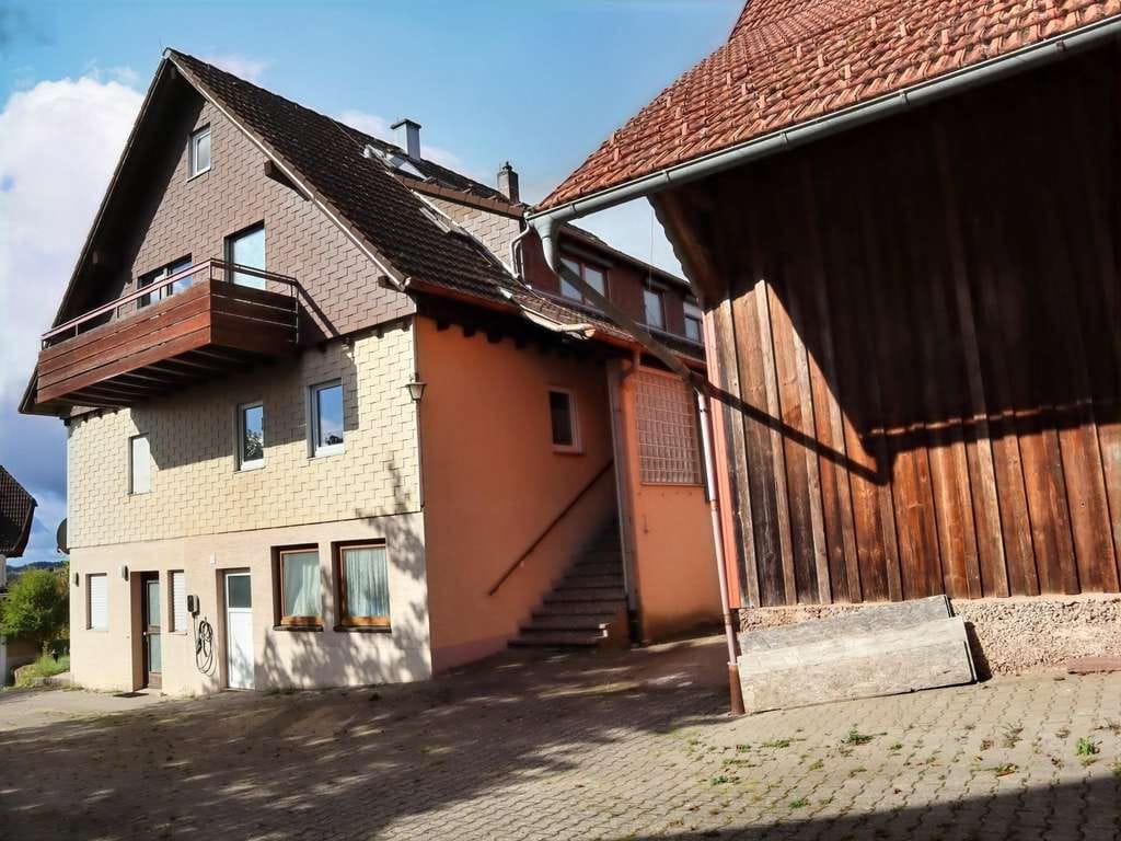 Immobilie in Neuweiler - Wohnhaus mit Einliegerwohnung, Garage und Scheune in ruhiger Lage und ländlicher Umgebung. - Bild 3