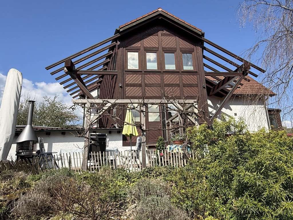 Immobilie in Fritzlar - Massives, hochweriges Einfamilienhaus mit 2 Einheiten & viel Wohnkomfort in Fritzlar/Züschen  - Bild 1