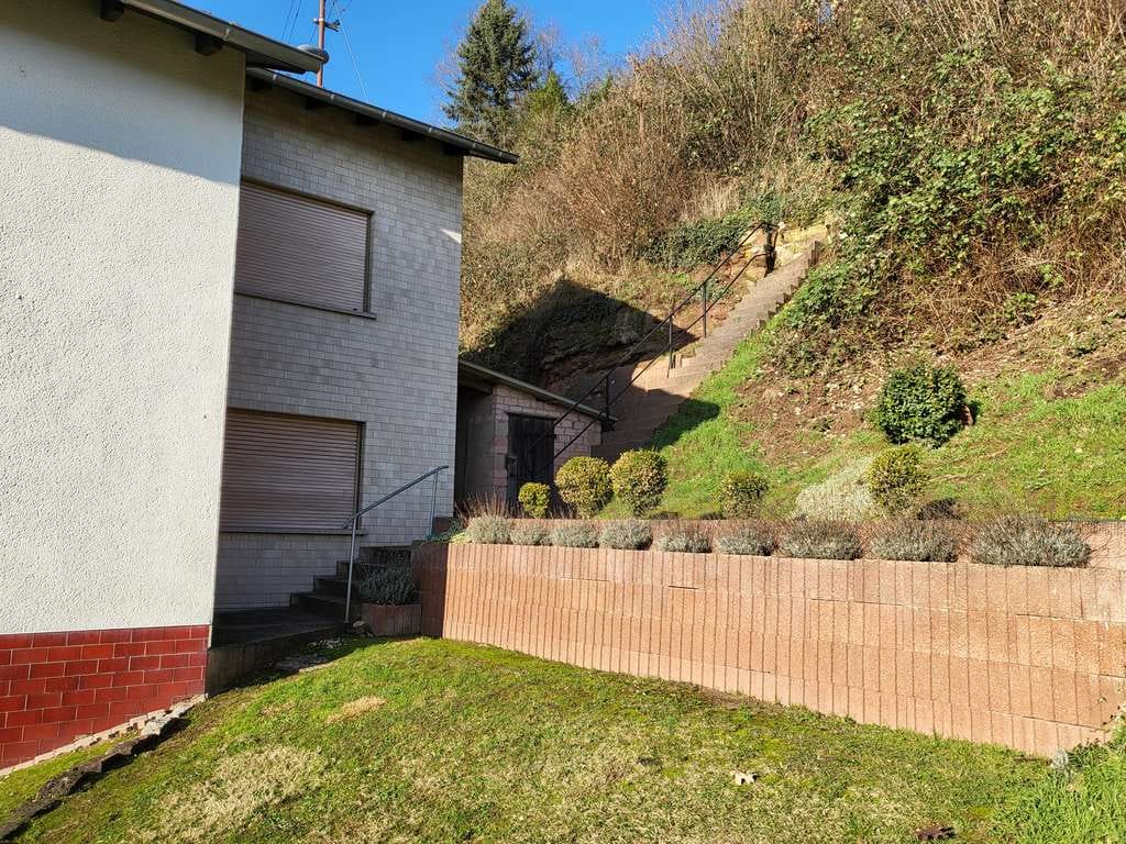 Immobilie in Rieschweiler-Mühlbach - Freistehendes Ein- bis Zweifamilienhaus in ruhiger Lage - Bild 2