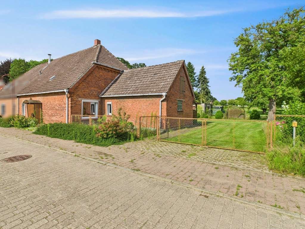 Immobilie in Gadebusch -  Doppelhaushälfte mit großem Grundstück in Kneese bei Gadebusch - Bild 0