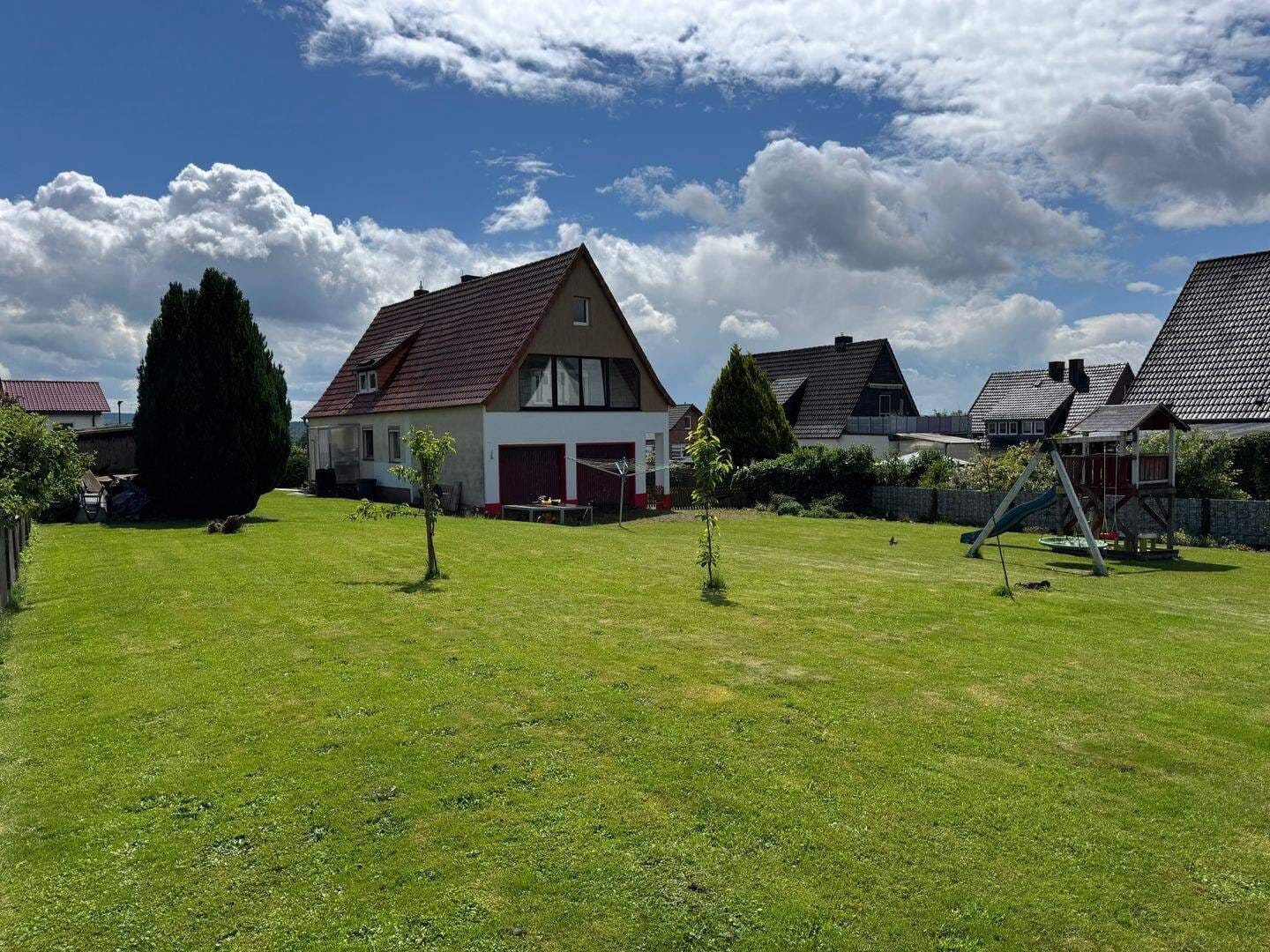 Immobilie in Staufenberg - Einfamilienhaus auf wunderschönem und sonnigen Garten  - Bild 0