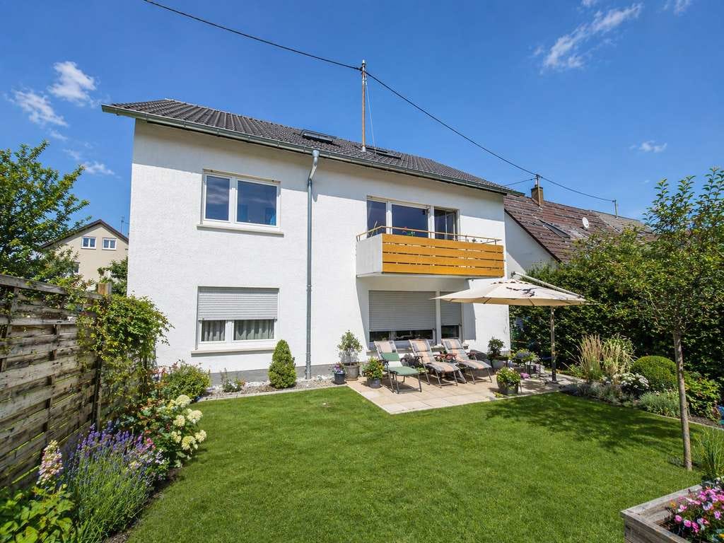 Immobilie in Schorndorf - *lichtdurchflutete 3,5-Zimmer-Erdgeschosswohnung mit Garten* 6,1% Rendite - Bild 1