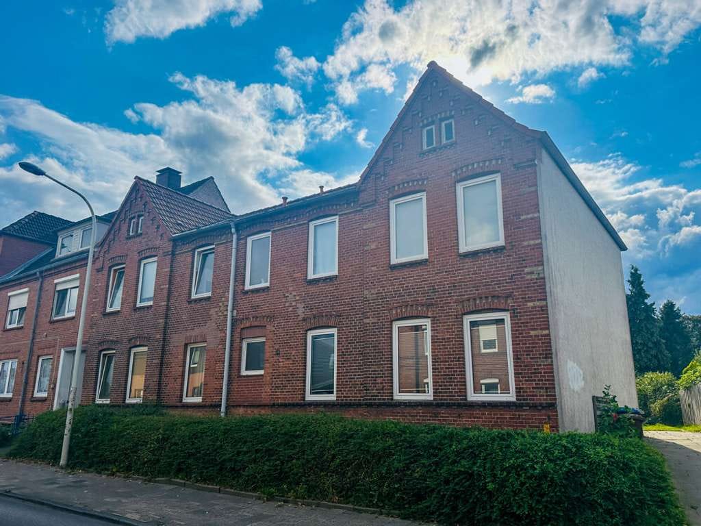 Immobilie in Kiel - Vierparteienhaus mit positiver Bauvoranfrage für ein großzügiges Einfamilienhaus in zweiter Reihe - Bild 2