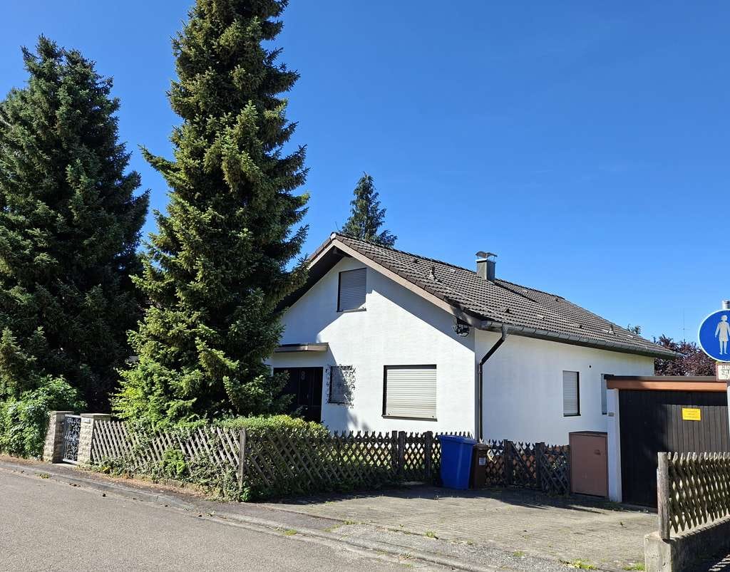 Immobilie in Syrgenstein - Wohnen mit Stil und Komfort – großzügiger Winkelbungalow in ruhiger Wohnlage - Bild 0