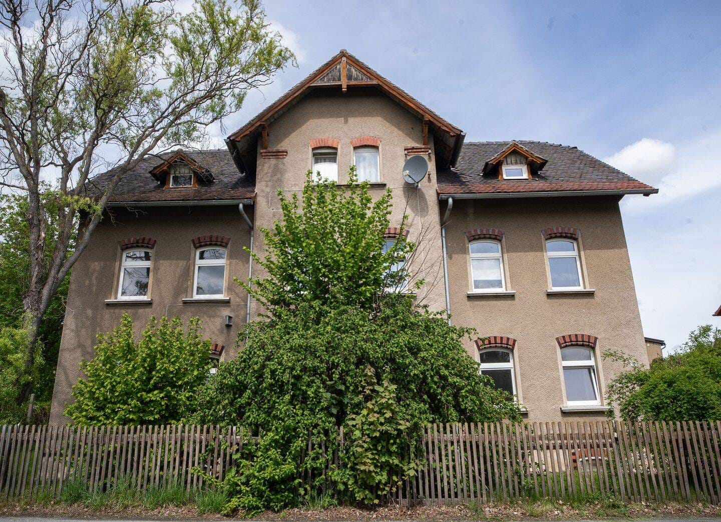 Immobilie in Großschweidnitz - Sanierungsbedürftiges Mehrfamilienhaus in Großschweidnitz - Bild 1