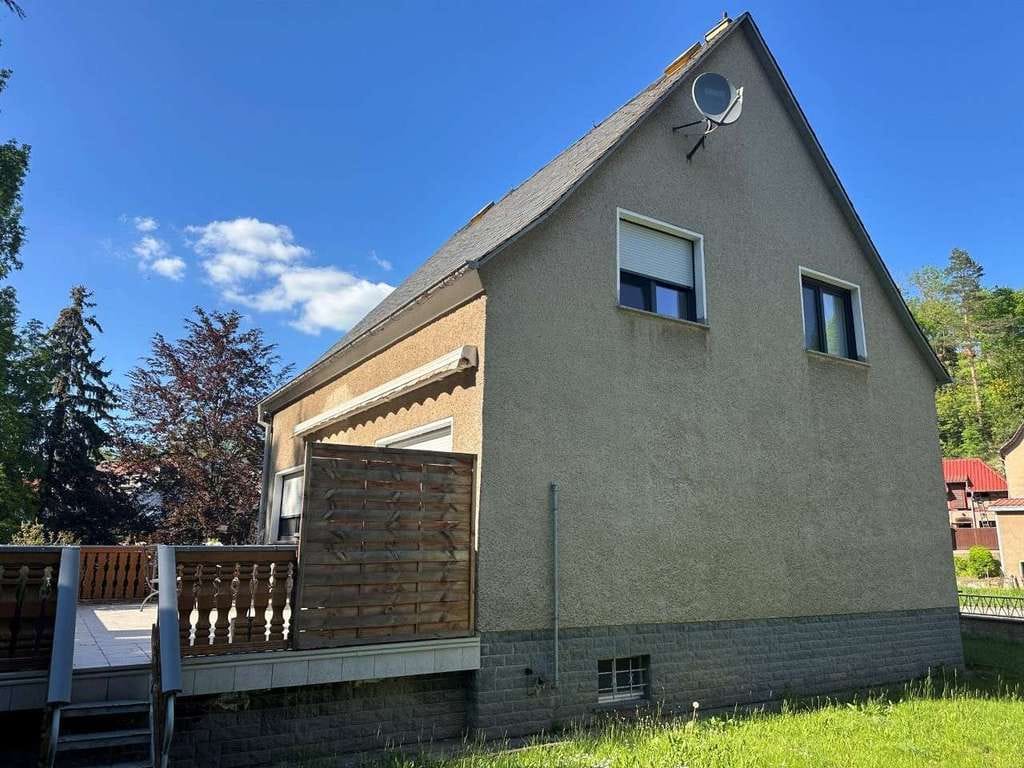Immobilie in Unterwellenborn - Saniertes Einfamilienhaus mit zwei Garagen in guter Wohnlage - Bild 3