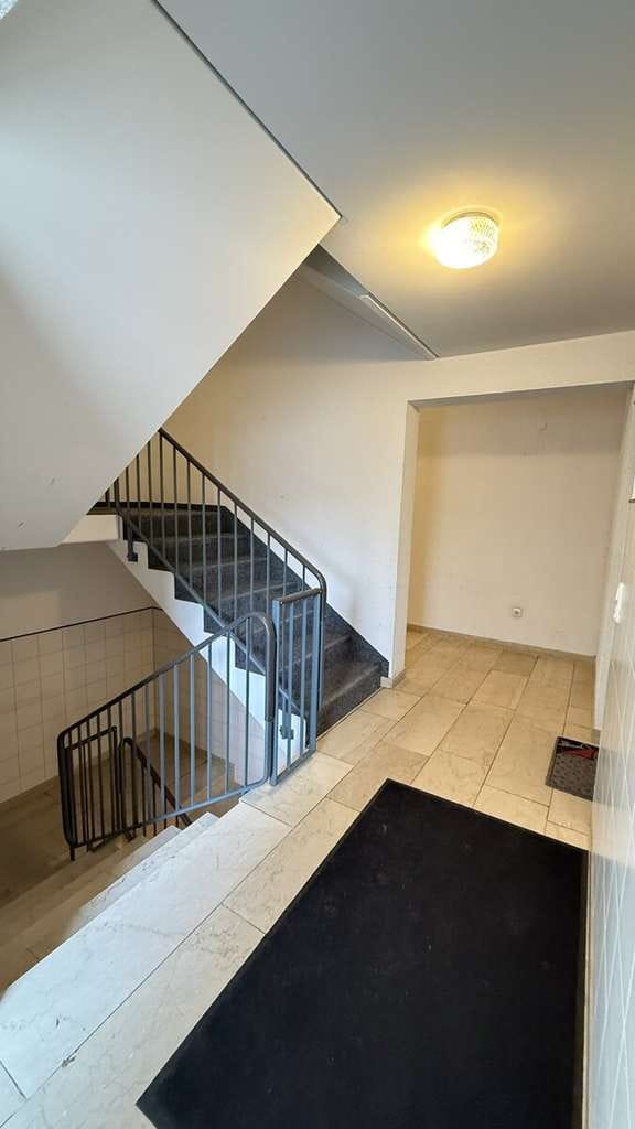 Immobilie in Königsbrunn - Stilvolle 4-Zimmer-Maisonette mit Aufzug, 2 Bädern, Dachloggia & Außen- + TG-Stellplatz in Toplage K - Bild 3