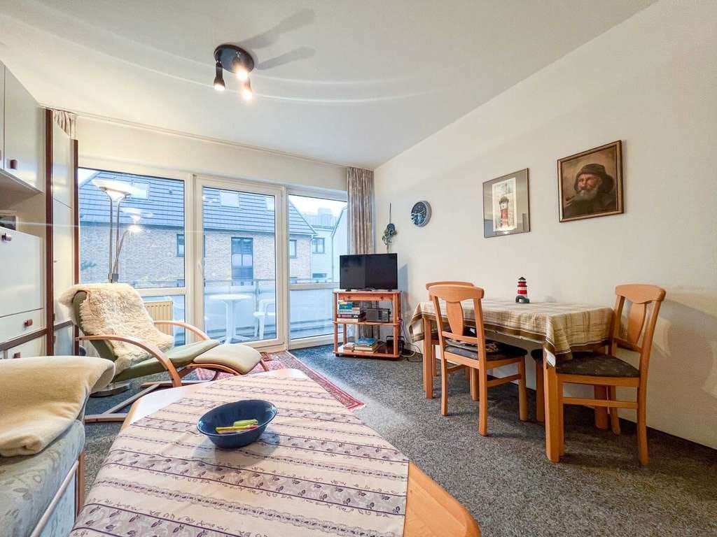 Immobilie in Wangerooge - Klein und fein - Wohnungen mit viel Potenzial in zentraler Lage und Balkon - Bild 0