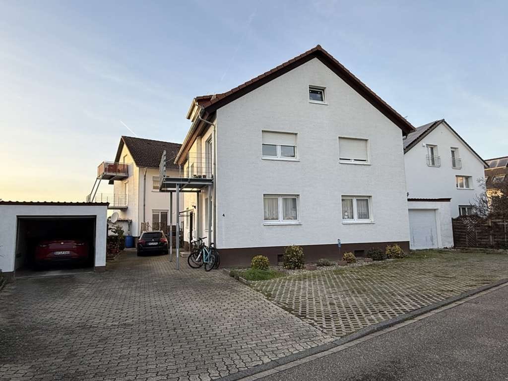 Immobilie in Eggenstein-Leopoldshafen - Attraktives Dreifamilienhäuser mit Balkonen & 2 Garagen - Bild 0