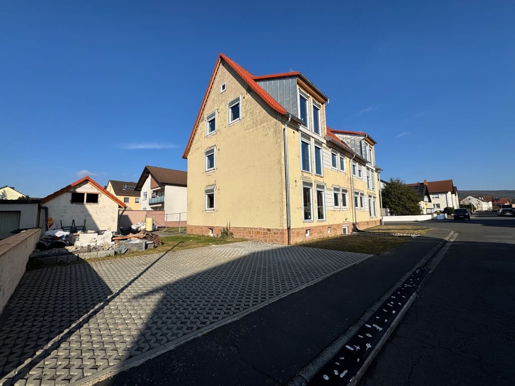 Immobilie in Elsenfeld - Entkerntes 6-FH in Elsenfeld: Schon mit neuem Dach, Fenstern und Aufzug ... und dazu nur 1,55% Zinsen! - Bild 4