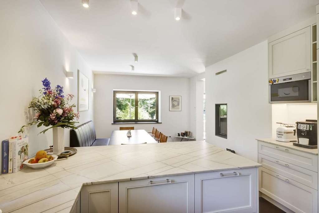 Immobilie in Münsing - Ambach: Landhaus-Traum in Seenähe mit Baureserve - Bild 2