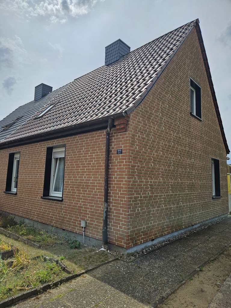 Immobilie in Zarrentin am Schaalsee - Doppelhaushälfte mit Erweiterungspotenzial in Zarrentin am Schaalsee - Bild 0