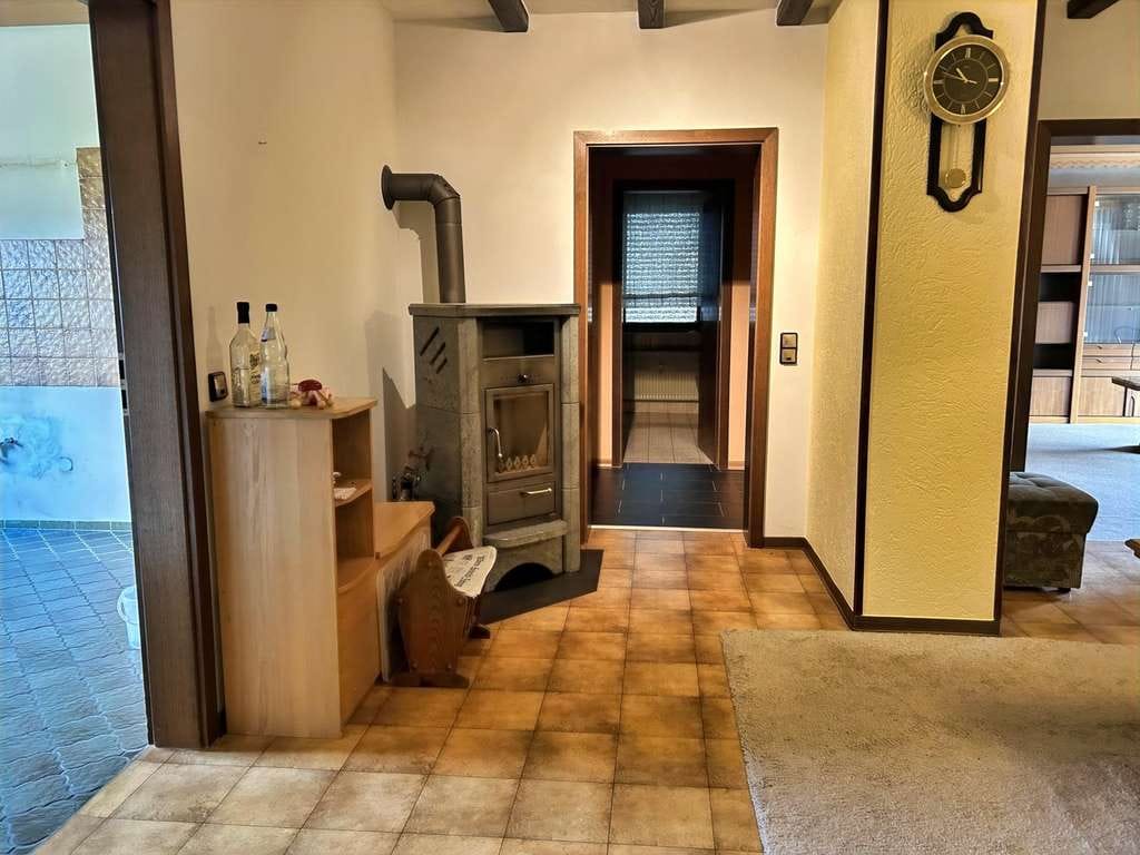 Immobilie in Heinzenbach - Großzügiges Zweifamilienhaus in Heinzenbach  - Bild 1