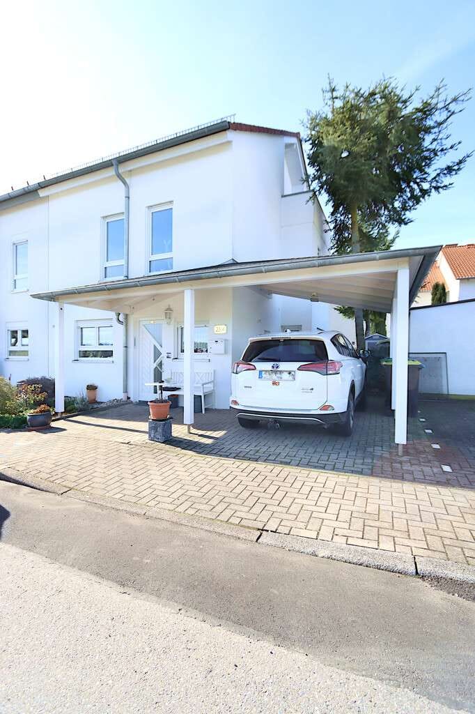 Immobilie in Tiefenbronn - Ihr Zuhause mit Herz & Weitblick! 4,5-Zi.-Reiheneckhaus mit Garten, EBK, PV-Anlage, Carport & Garage - Bild 1