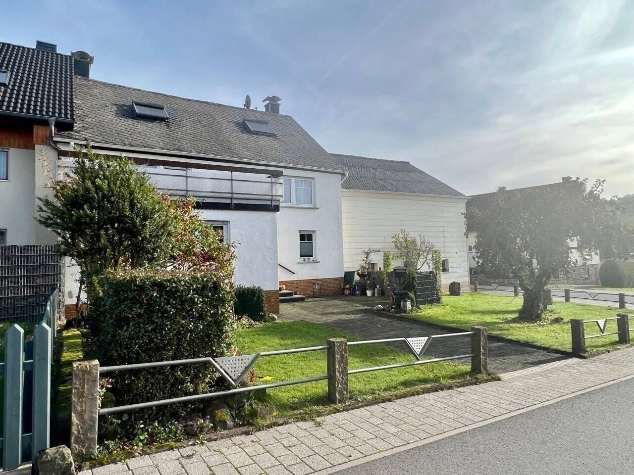 Immobilie in Arzfeld - Großzügiges Einfamilienhaus mit viel Potenzial in Arzfeld zu verkaufen - Bild 3