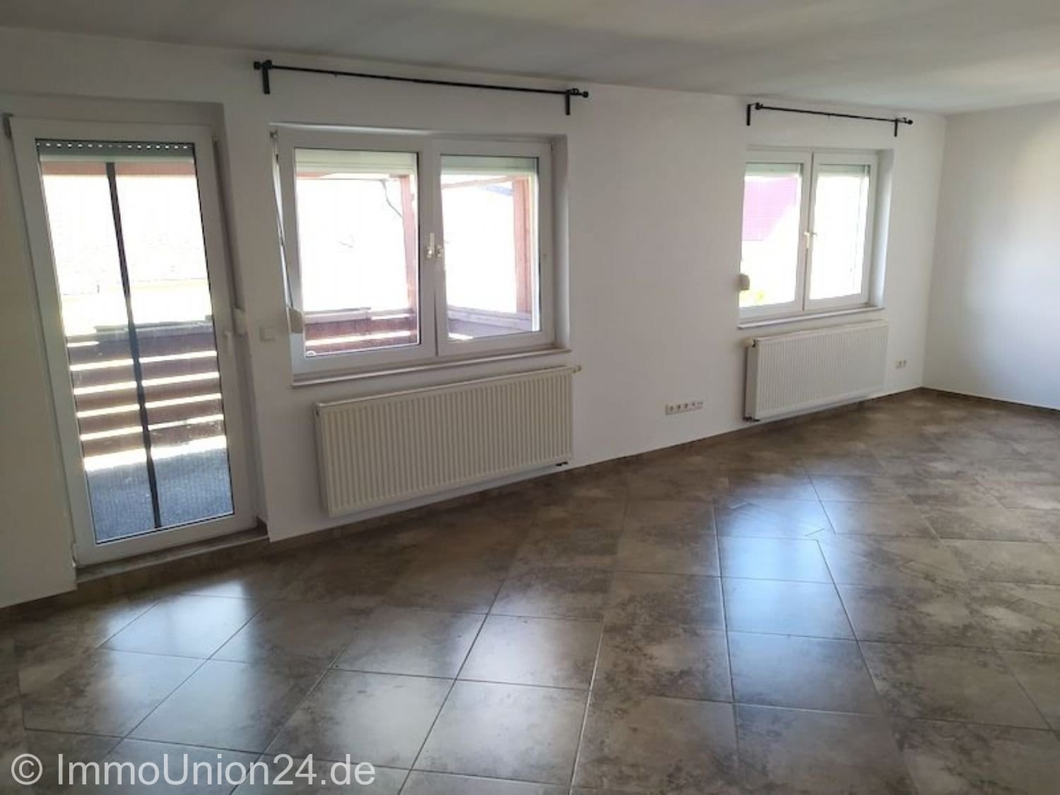 Immobilie in Bad Windsheim - 1.250,- EUR Mieteinnahme für 4,5 Zimmer 110 qm Wohnung mit wettergeschützten BALKON nahe Kurpark - Bild 1