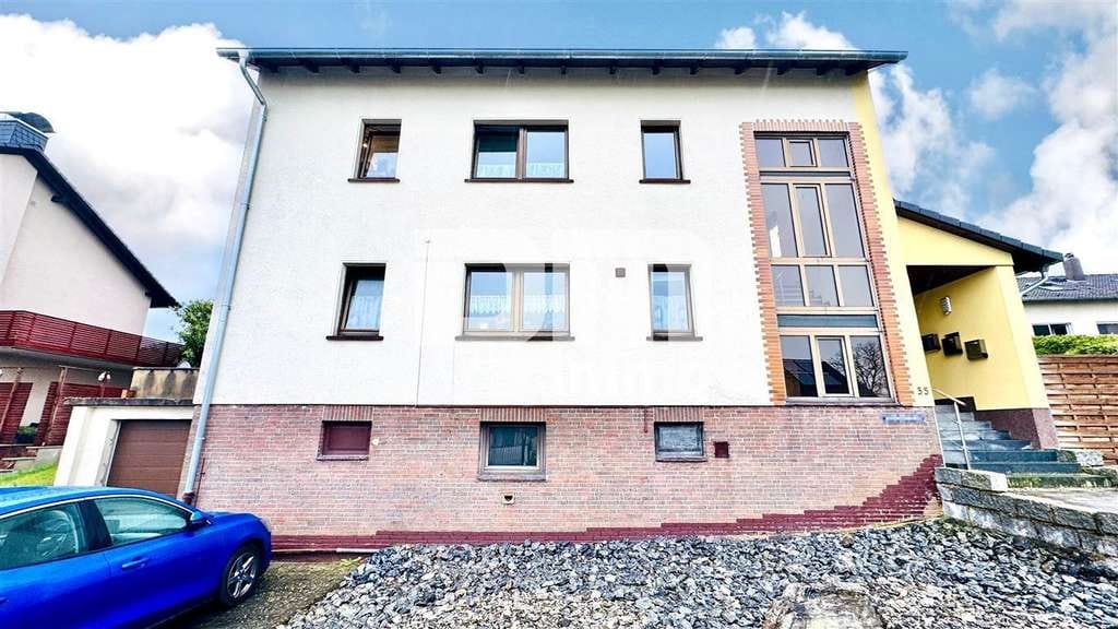 Immobilie in Habichtswald - Umfangreich teilsaniertes Dreifamilienhaus mit Garage + PV Anlage und großem Garten - Bild 1