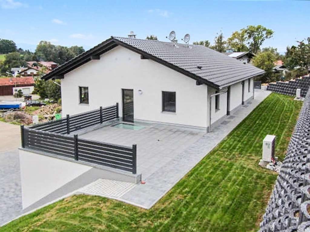 Immobilie in Zachenberg - Top Gelegenheit - Neuwertige, vermietete Doppelhaushälfte in Zachenberg Nähe Ruhmannsfelden - Bild 1