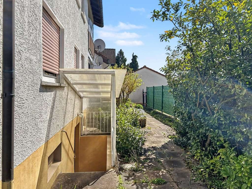 Immobilie in Bruchköbel - Teilvermietetes Zweifamilienhaus in ruhiger Lage von Bruchköbel - Bild 1