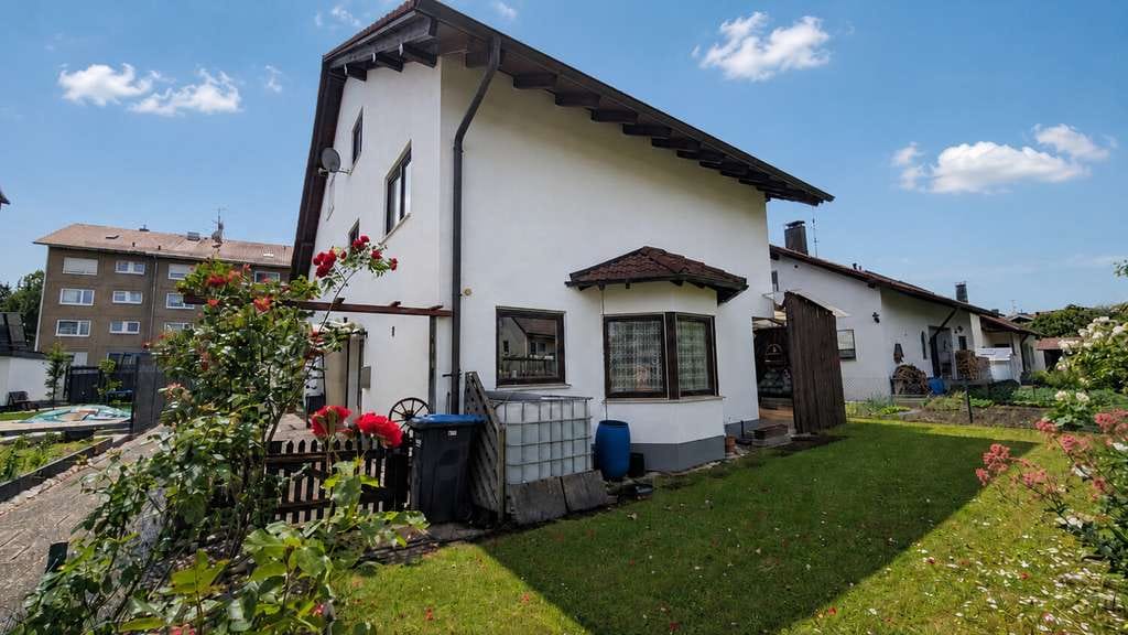 Immobilie in Süßen - Gepflegte Doppelhaushälfte mit schönem Garten, Terrasse und optional zwei Garagen - Bild 0