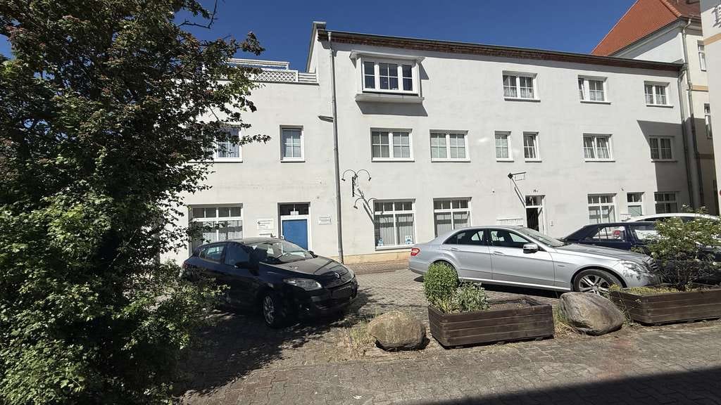 Immobilie in Borna - Wir verkaufen ein Wohn- und Geschäftshaus im Stadtkern von Borna. - Bild 1
