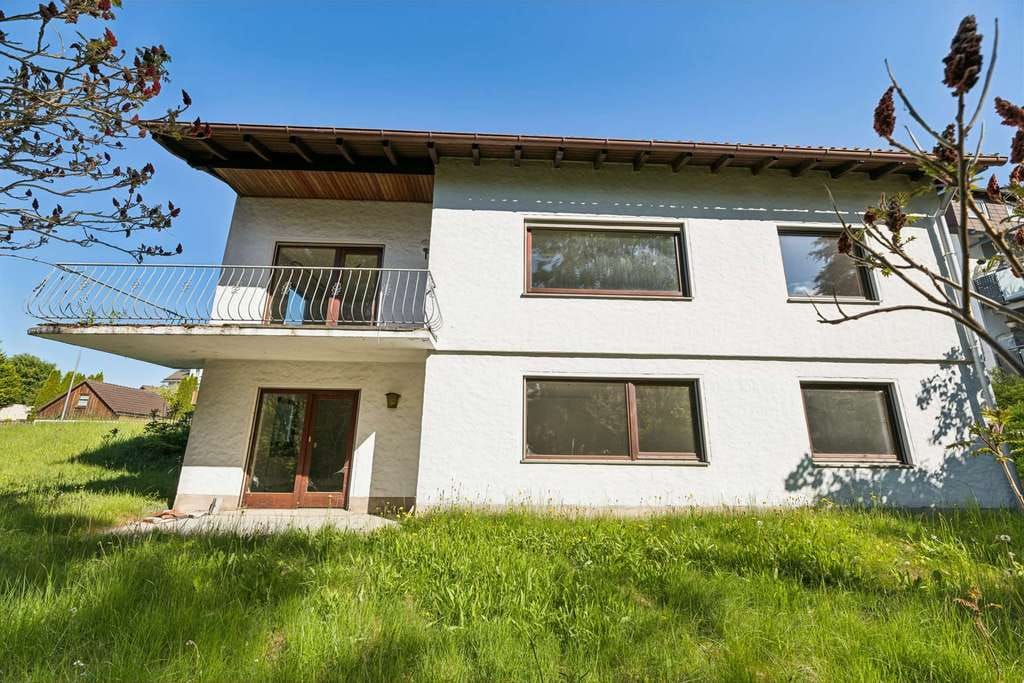 Immobilie in Gefrees - Großzügiges Wohnhaus mit traumhaftem 2.520 m² Grundstück in Gefrees - Bild 2