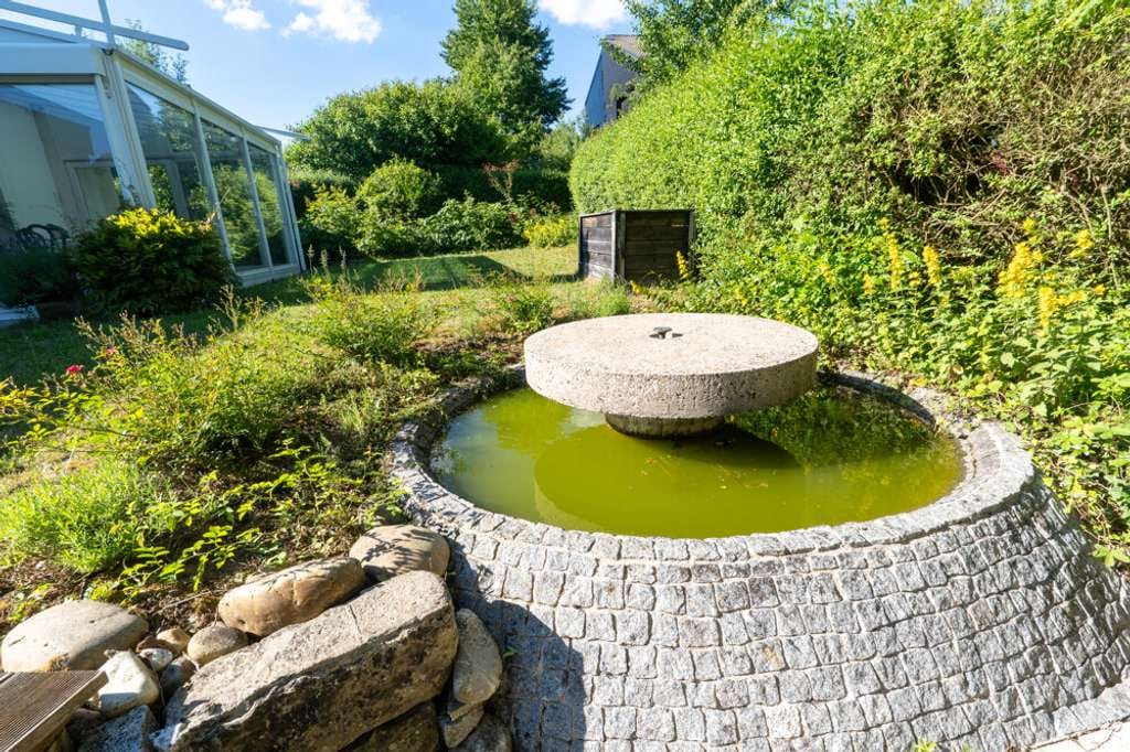 Immobilie in Steinheim an der Murr - Großzügiges Einfamilienhaus mit Wintergarten, Terrasse, Garten und Doppelgarage in ruhiger Sackgasse - Bild 2