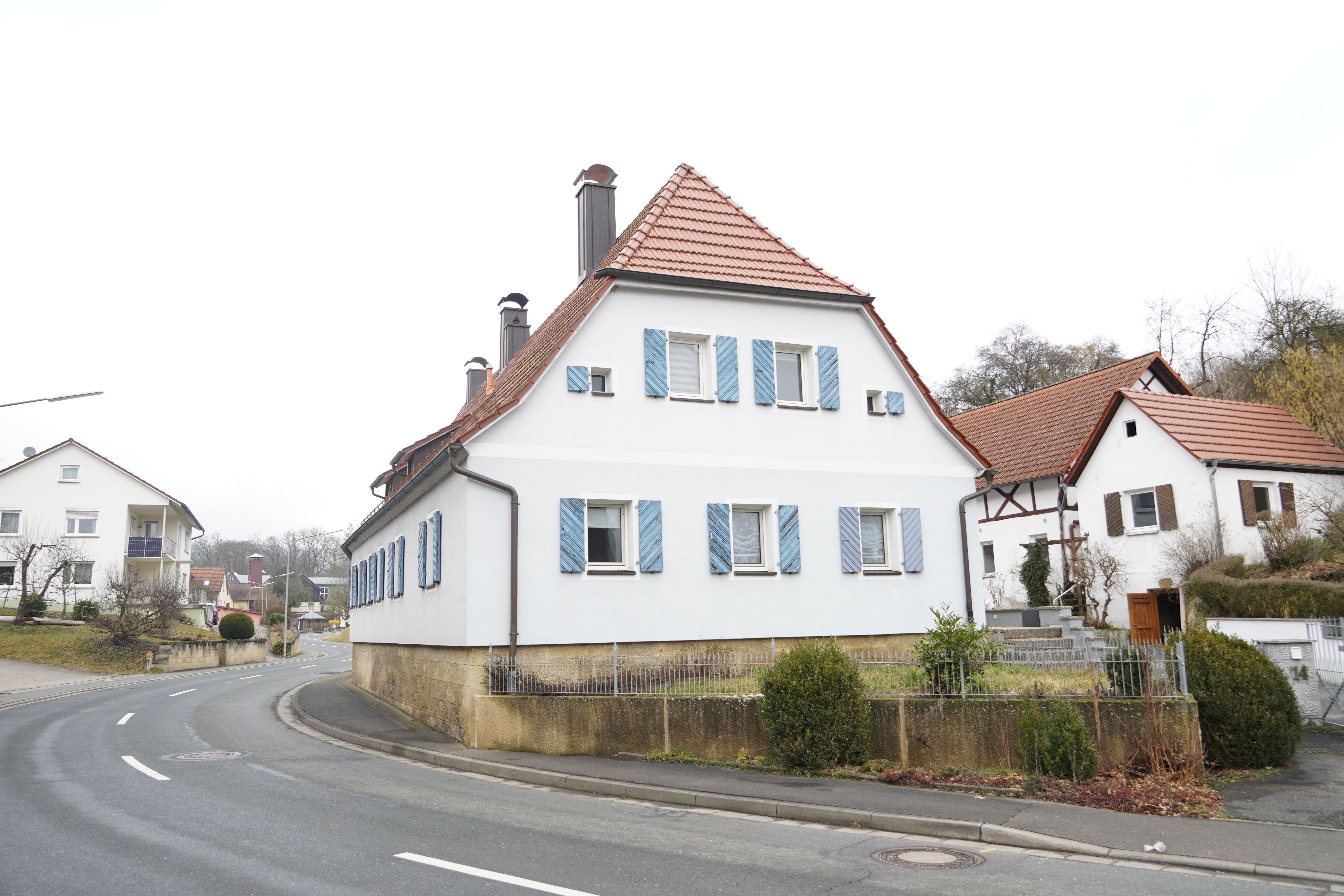 Immobilie in Bad Staffelstein - Exklusives Mehrfamilienhaus mit Ausbaupotenzial in Bad Staffelstein – Ideal für Investoren & Familien - Bild 2