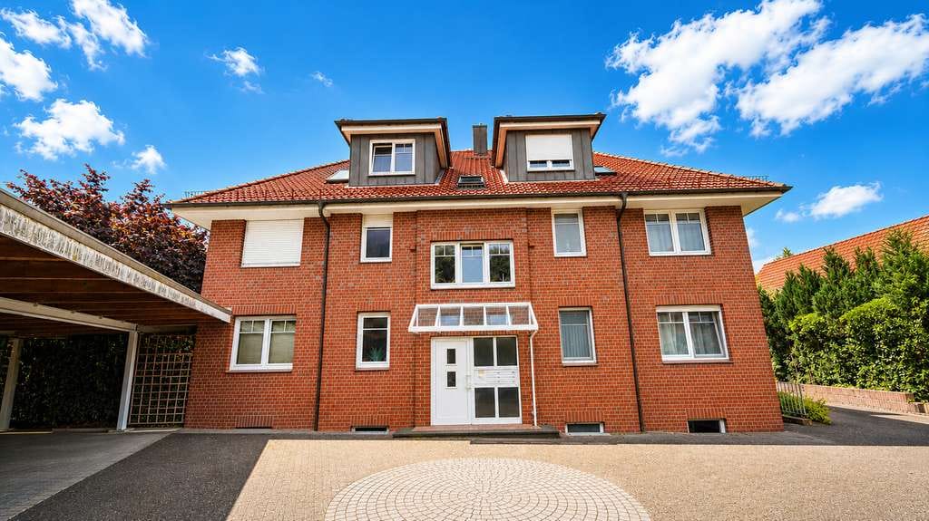 Immobilie in Harsefeld - Vermietete 3-Zimmer-Wohnung mit ausgebautem Dachgeschoss und Balkon - Bild 3