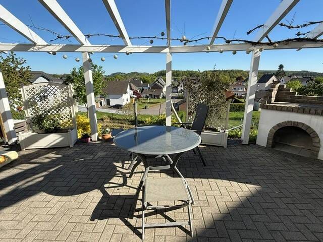 Immobilie in Großholbach - Gepflegtes Zuhause mit Wohlfühlcharakter, Kachelofen und sonniger Terrasse - Bild 4