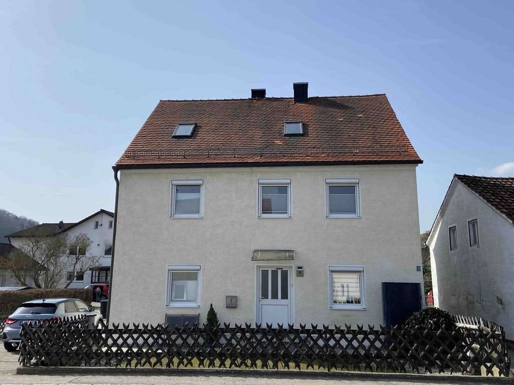 Immobilie in Altmannstein - Gepflegtes EFH mit Garage und die neue Wärmepumpe ist schon eingebaut - Bild 3