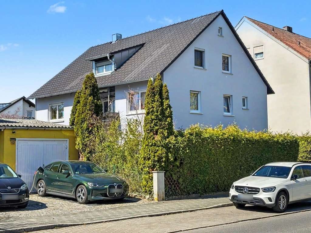 Immobilie in Oberasbach - Attraktive 4-Zimmer Eigentumswohnung mit vielen Extras in Oberasbach Nähe Hainberg - Bild 0