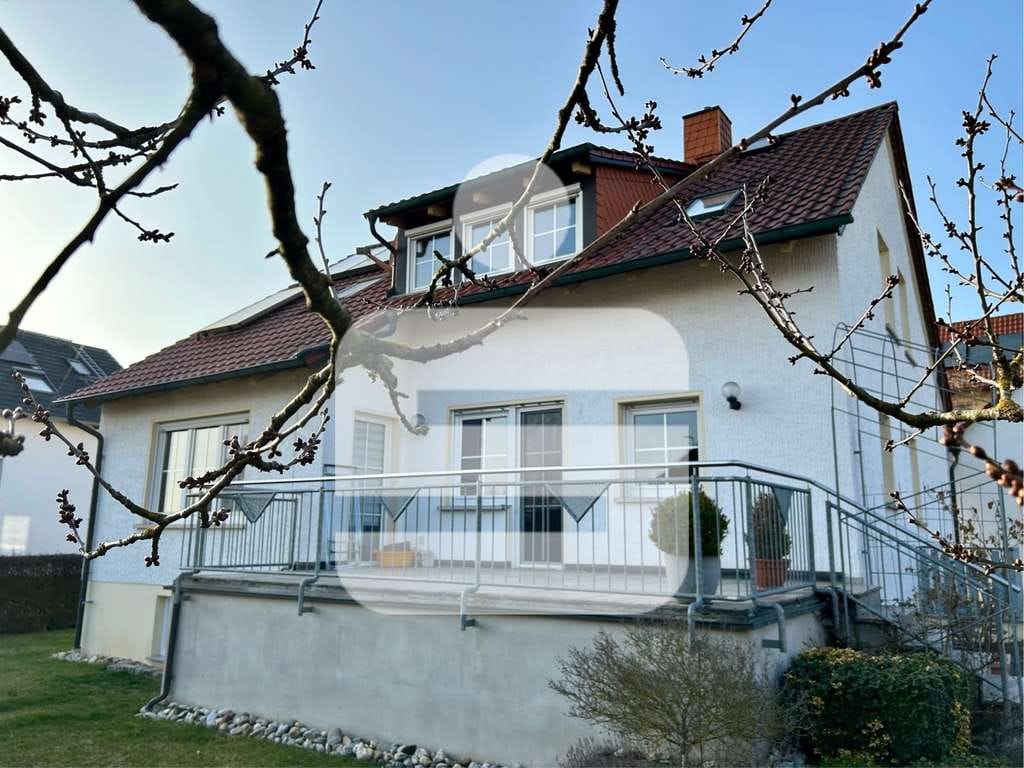Immobilie in Pommersfelden - Solides EFH mit Doppelgarage in Pommersfelden-Sambach...Geräumiges Zuhause mit Herz - Bild 0