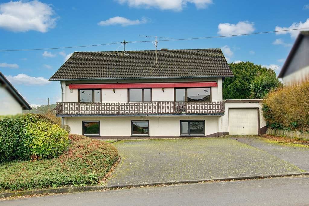 Immobilie in Niederwambach - Großzügiges Zweifamilienhaus mit separater Garage in ruhiger Ortsrandlage! - Bild 1