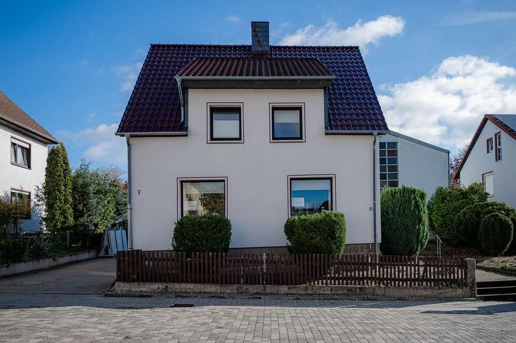 Immobilie in Lutter am Barenberge - MODERNISIERTES WOHNHAUS MIT ERWEITERUNGSMÖGLICHKEITEN + FLEXIBEL NUTZBARES KIRCHENLOFT - Bild 2