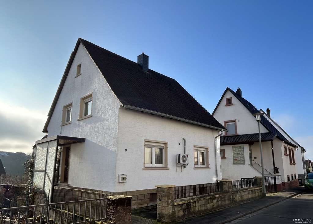 Immobilie in Otterbach - BIETERVERFAHREN - PROVISIONSFREI für Käufer - Renovierungsbedürftiges Einfamilienhaus mit Garten - Bild 0
