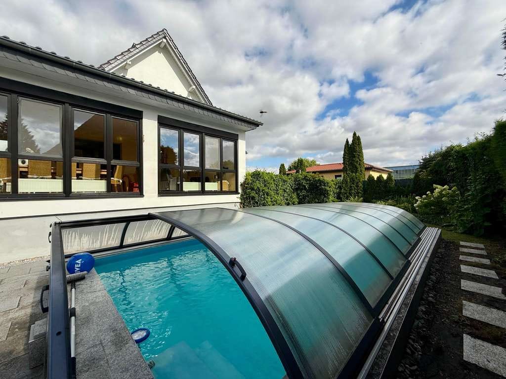 Immobilie in Schwanebeck - Einfamilienhaus mit Pool, Wintergarten und Wohnmobil-Carport  - Bild 2