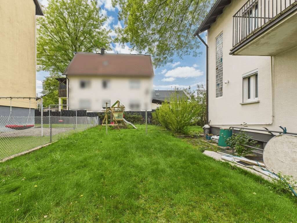 Immobilie in Strullendorf - Geräumiges Wohnhaus mit Balkon und Garten – bereit für Ihre Ideen - Bild 3