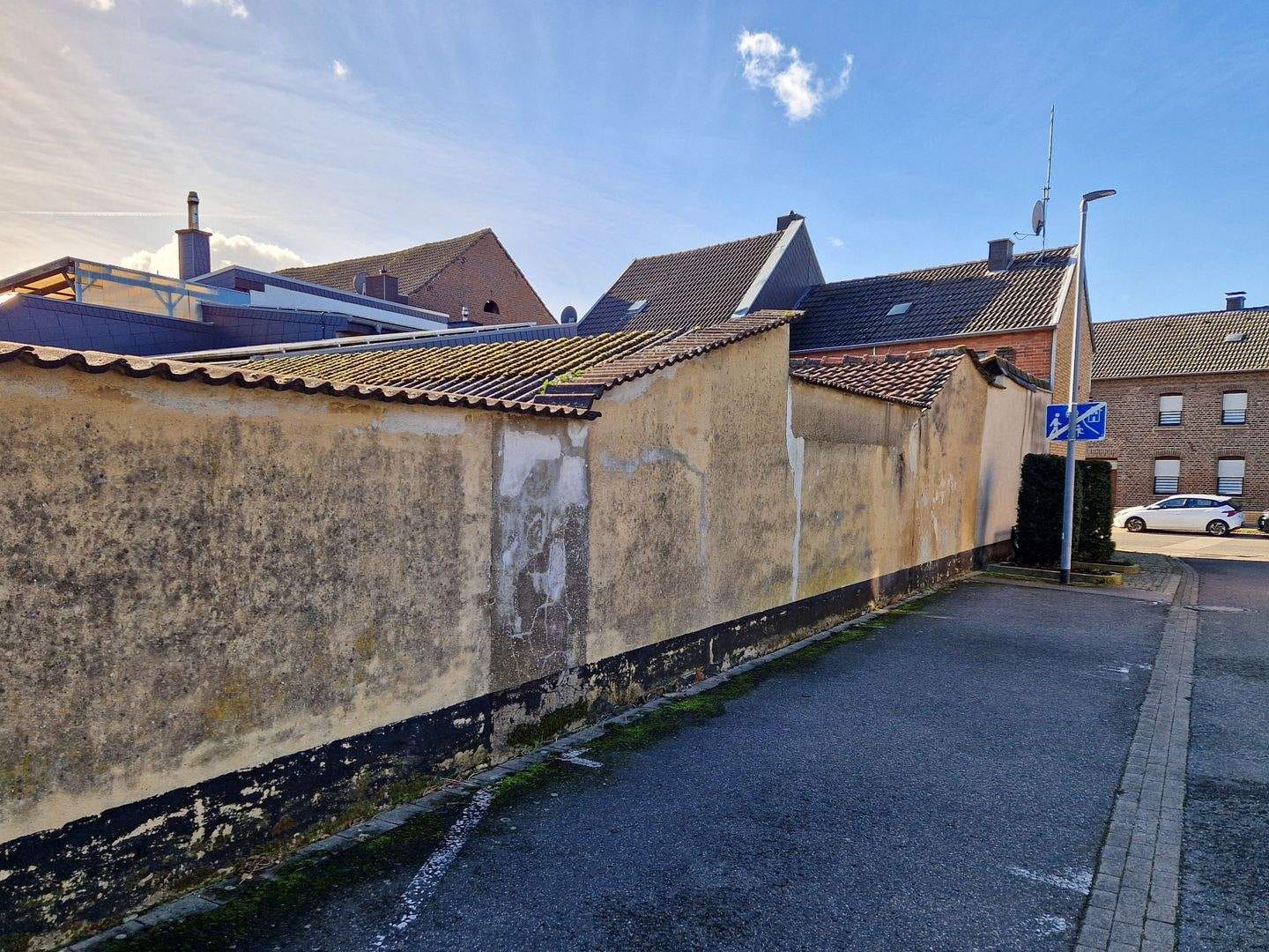 Immobilie in Niederzier - freies Wohnhaus mit 4 Zimmern, Anbauten, Hof und Garten in Niederzier Hambach - Bild 2